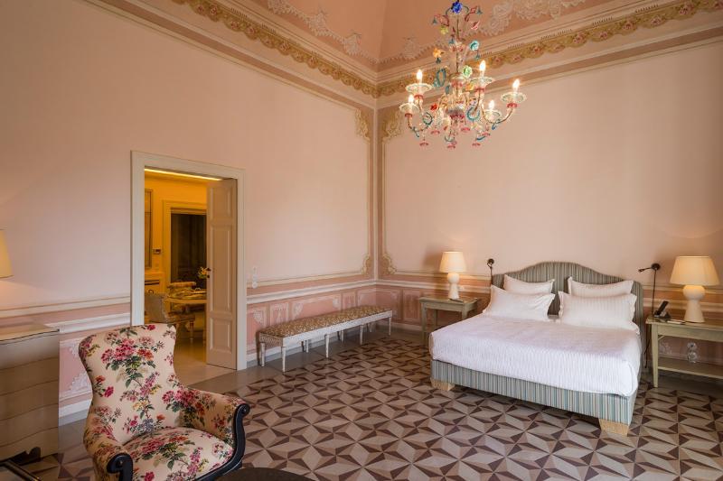Palazzo Margherita Bernalda Exterior foto